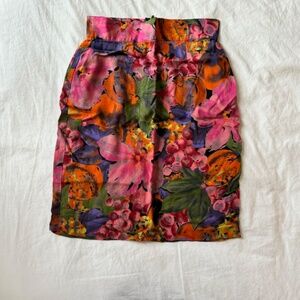 Vintage pink floral mini skirt in size 00/XXS.